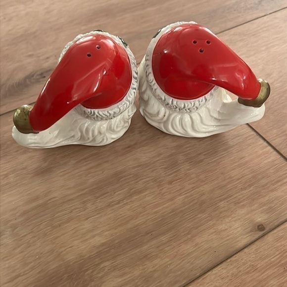 Vintage Fitz And Floyd Omnibus
Santa Claus Ceramic Salt And Pepper Shakers - Picture 3 of 15